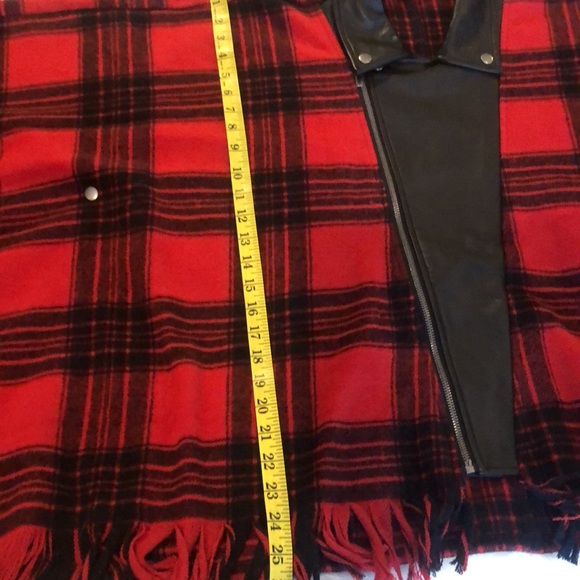 Rock&Republic Red and Black Plaid Cape - Picture 10 of 11